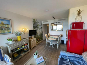 Le Cannes Beach 497